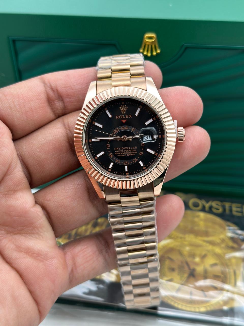 Slim Case Analog Wrist Watch With Lightweight And Comfort Fit