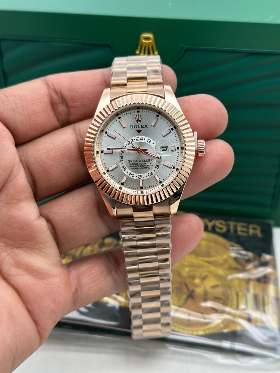 Formal Office Wear Analog Watch With Professional Design