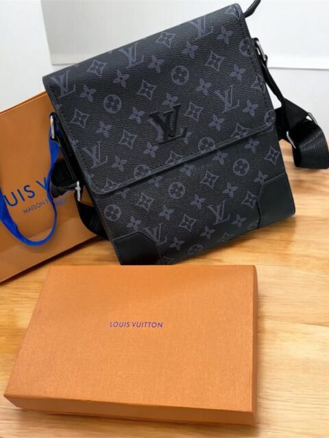 Vintage Leather Sling Bag With Classic Appeal-Premium and Laxury