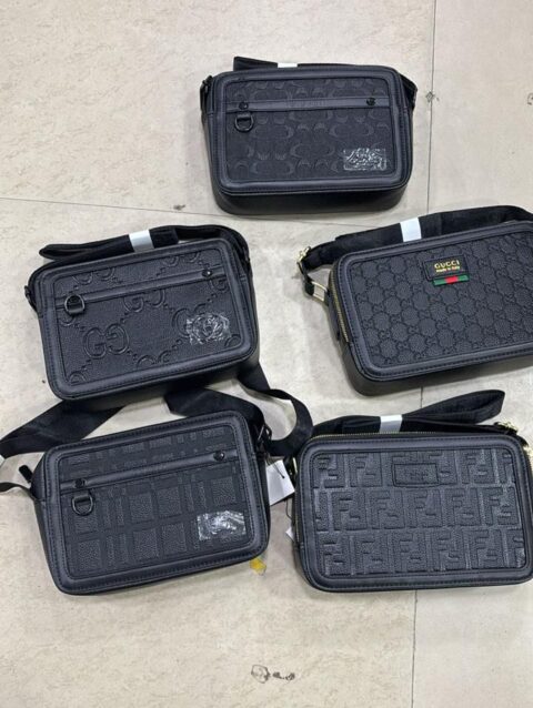 Chic Mini Sling Bag With Compact Design description: