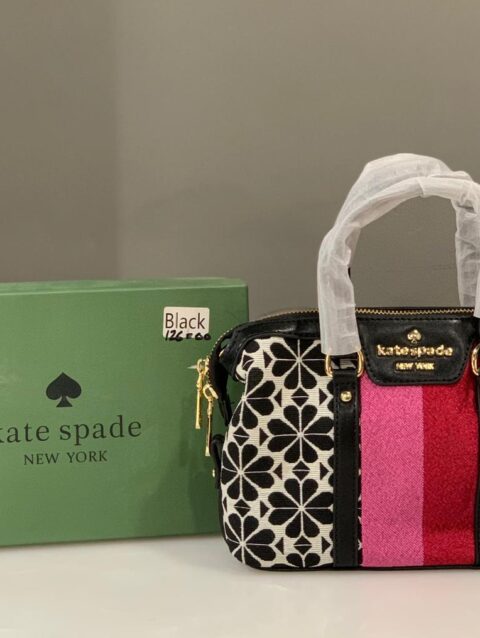 Trendy Ladies Side Bag With Elegant Color Design