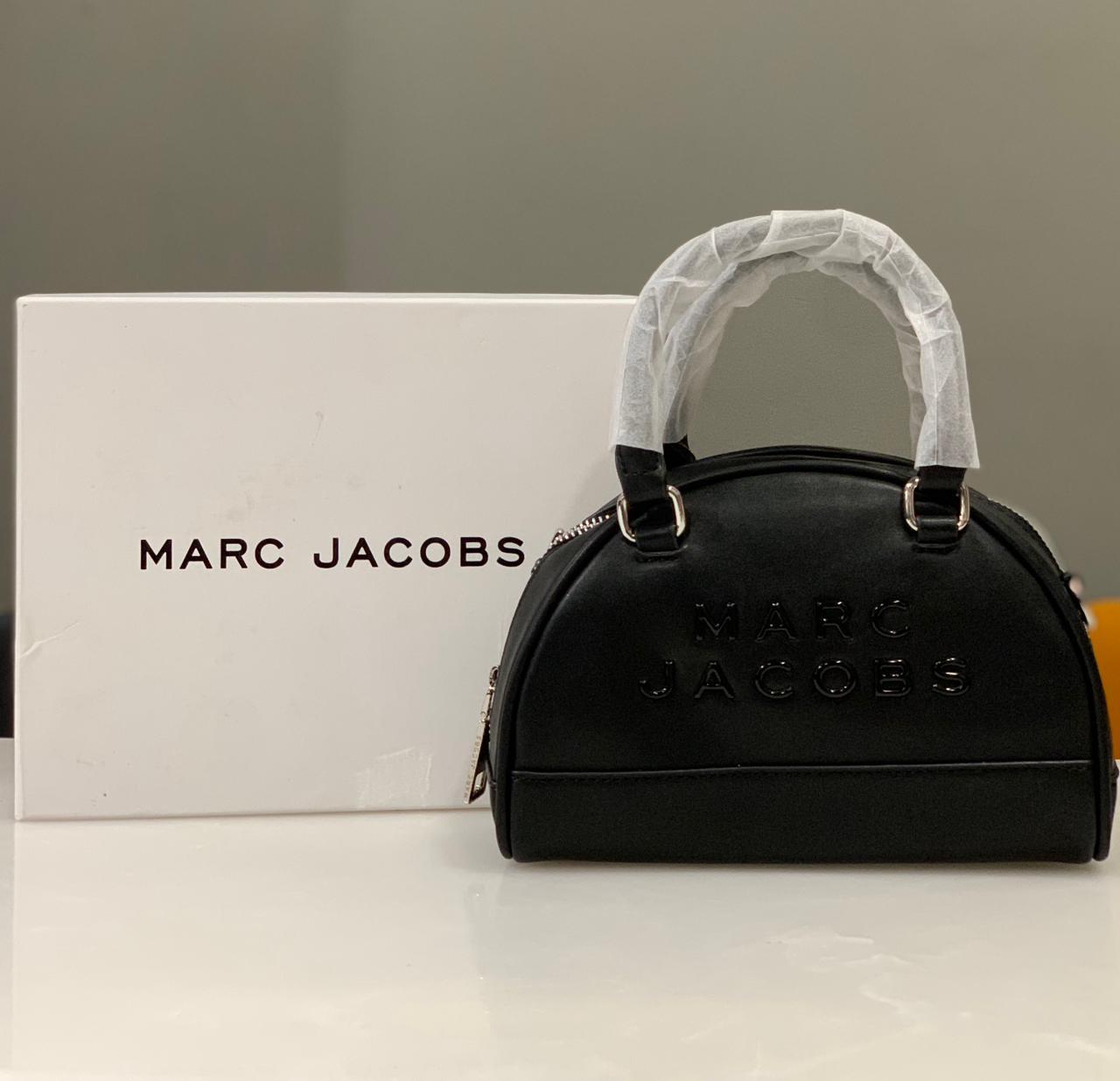 Modern Design Ladies Side Bag With Sleek Look